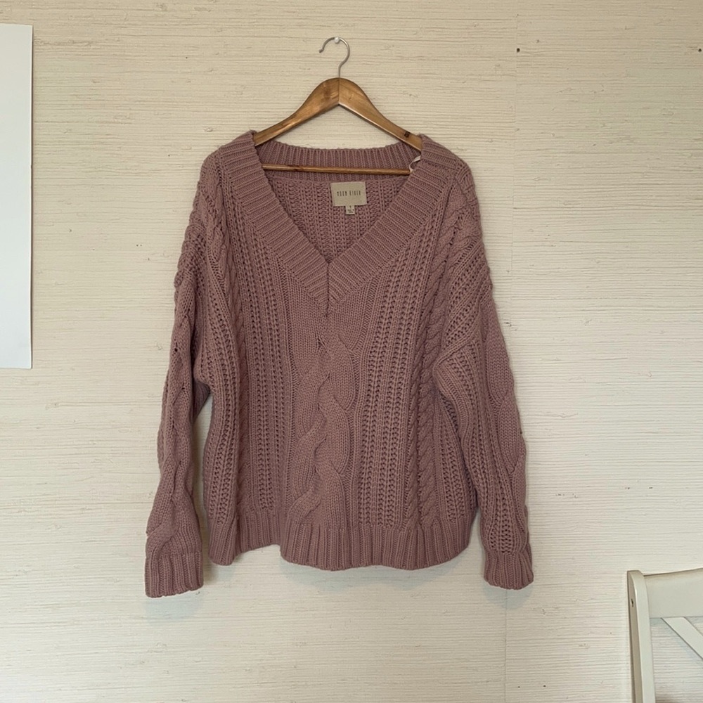Women’s dusty pink sweater.